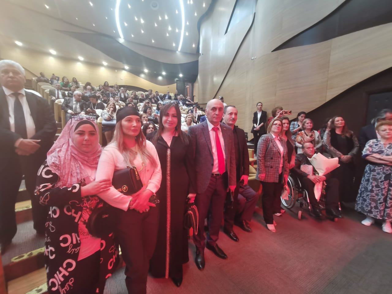...Bir mən vardır məndə məndən içəri...